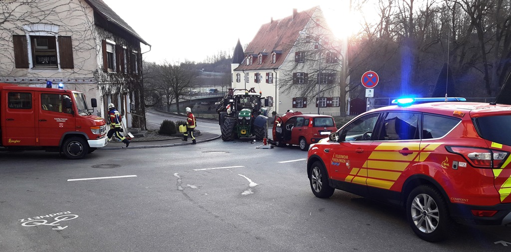 Feuerwehr Riedlingen - Verkehrsunfall L271 Ortsdurchfahrt Zwiefaltendorf